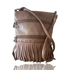 B Makowsky Brown Leather Fringe Boho Western Crossbody Bag